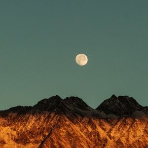 Meet your Posher, New Moon Clothing